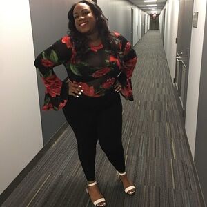 Black mesh bell sleeved bodysuit rose print🌹